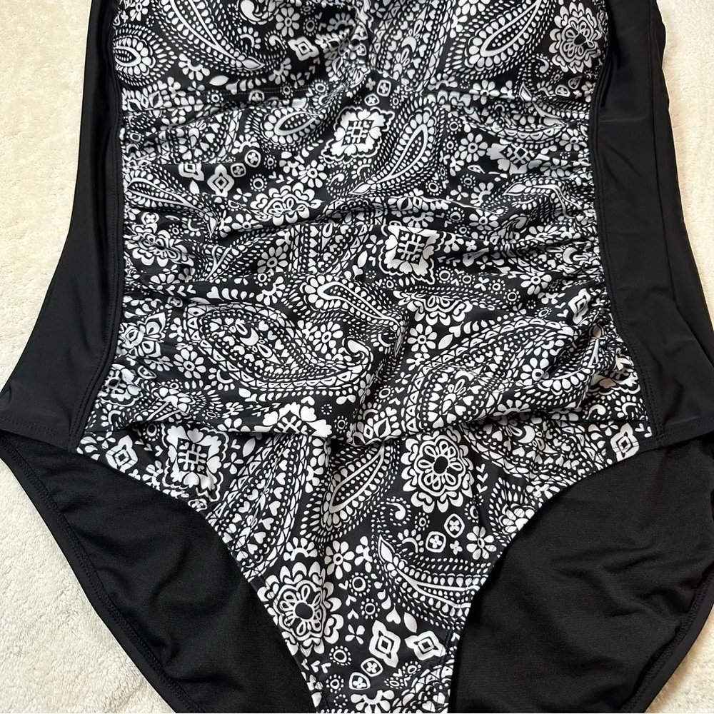 Liz Claiborne Black White Paisley One-Piece Swimsuit Ruched Belly Plus Swim
